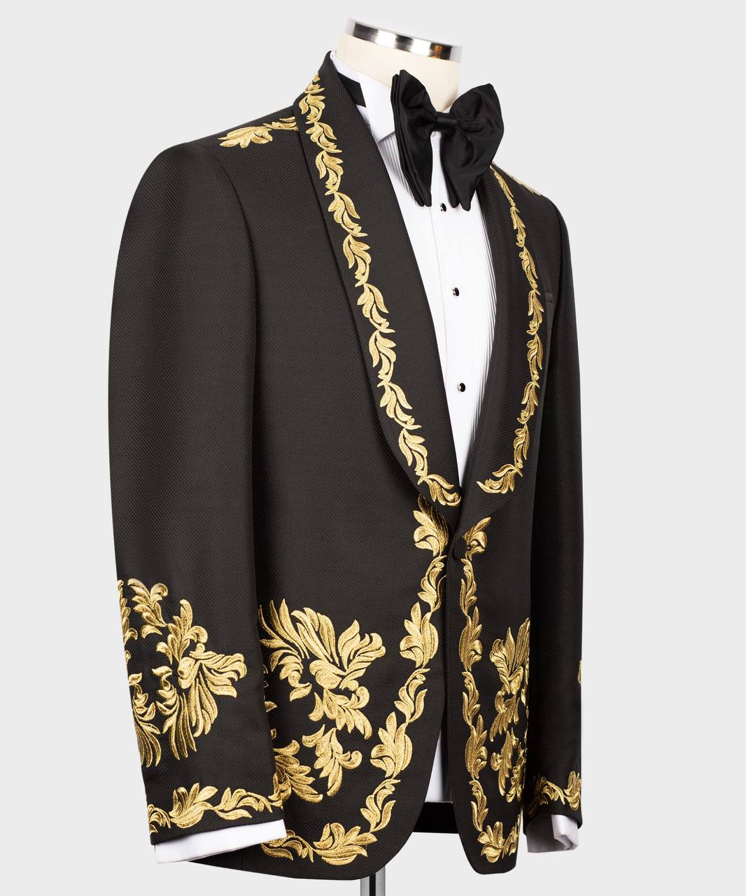 TUXEDO WITH SPECIAL EMBROIDERY