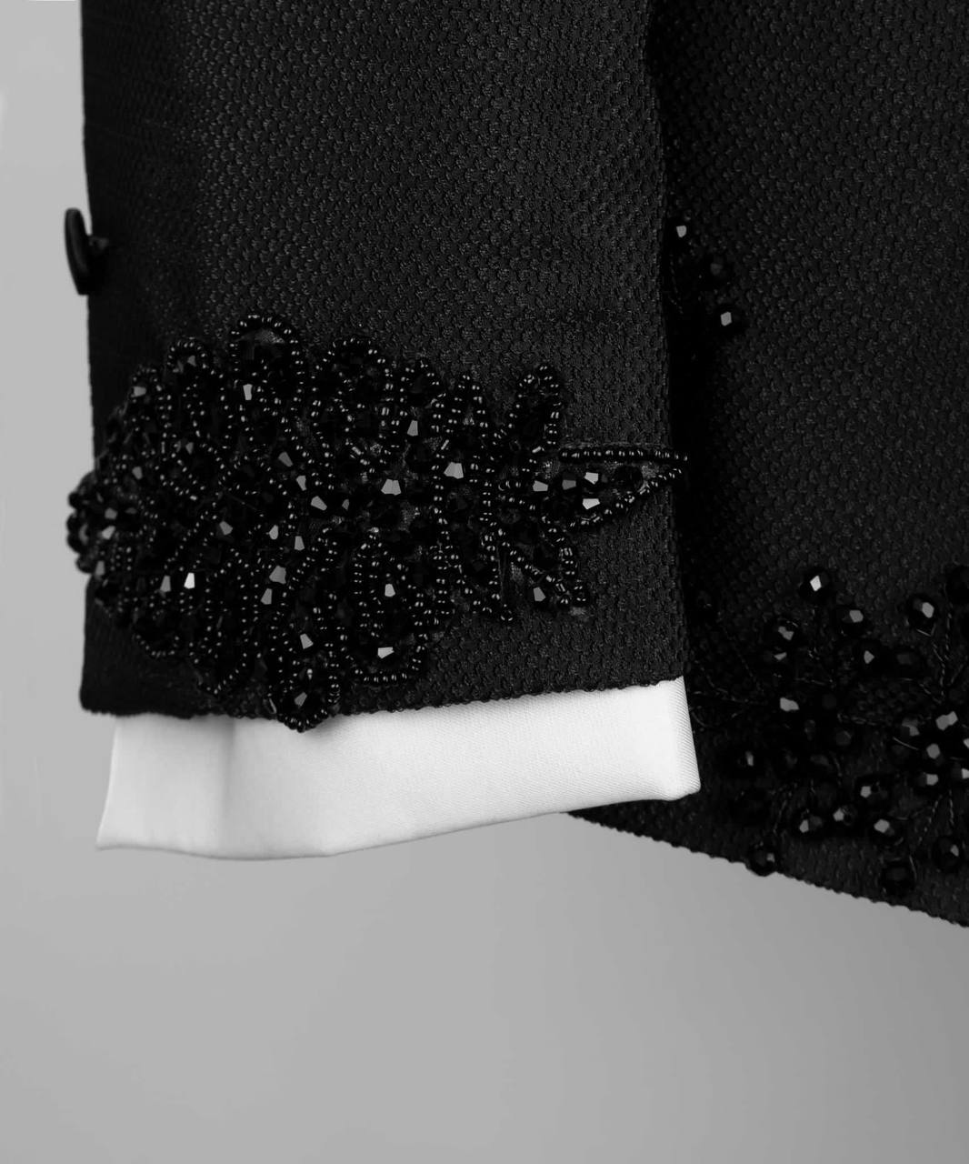 BLACK-CRYSTAL JEWELRIED SPECIAL TUXEDO