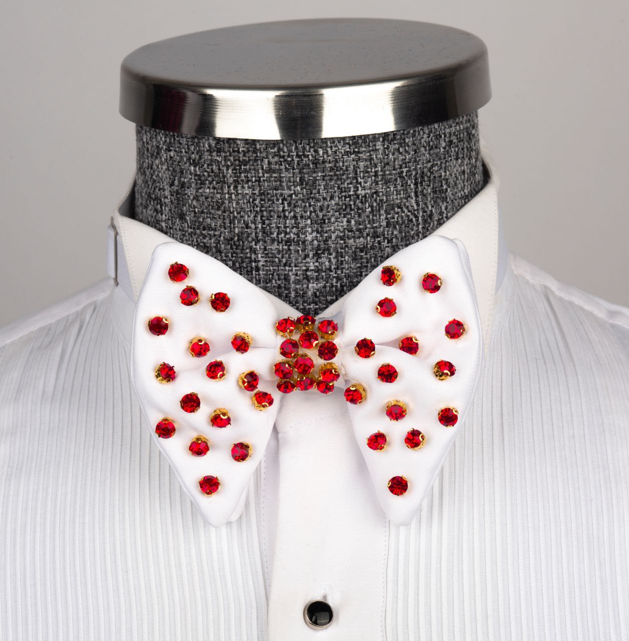 RED STONES EMBROIDERED BOWTIE